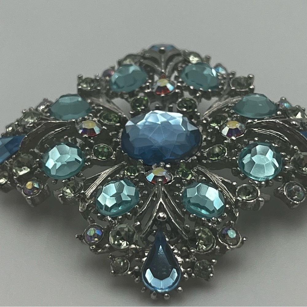 Vintage Aurora Borealis Silver Tone Blue Green Stones Brooch - Picture 12 of 13